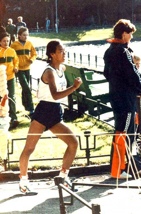 Bergen 83, 10km dames, Xu Yongjiu - l:495, h:747, 196552, JPEG