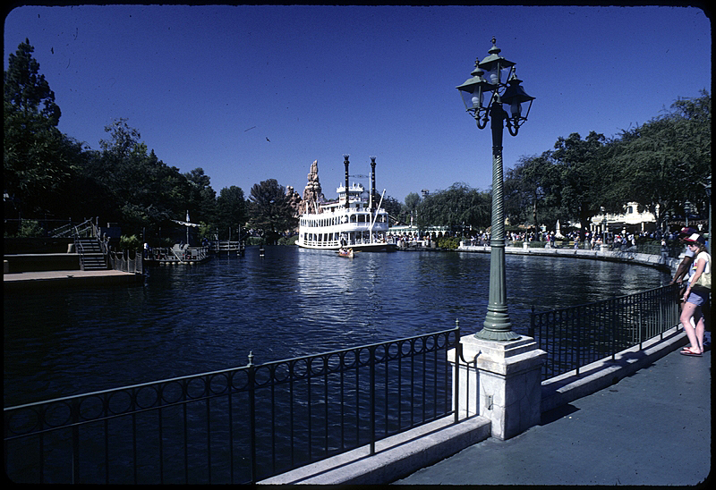 D746 – Disneyland - l:800, h:548, 143086, JPEG