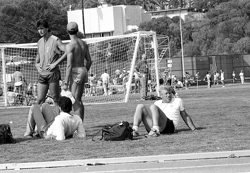 San Diego University, 30 jul 1984, debout : William Motti. Assis : Hubert Steinmetz - l:800, h:555, 276324, JPEG